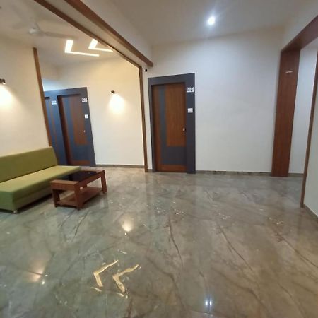 Hotel Crossview Palanpur Buitenkant foto