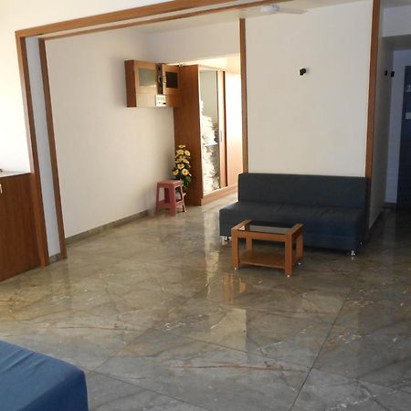 Hotel Crossview Palanpur Buitenkant foto