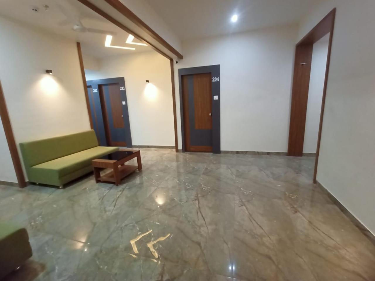Hotel Crossview Palanpur Buitenkant foto
