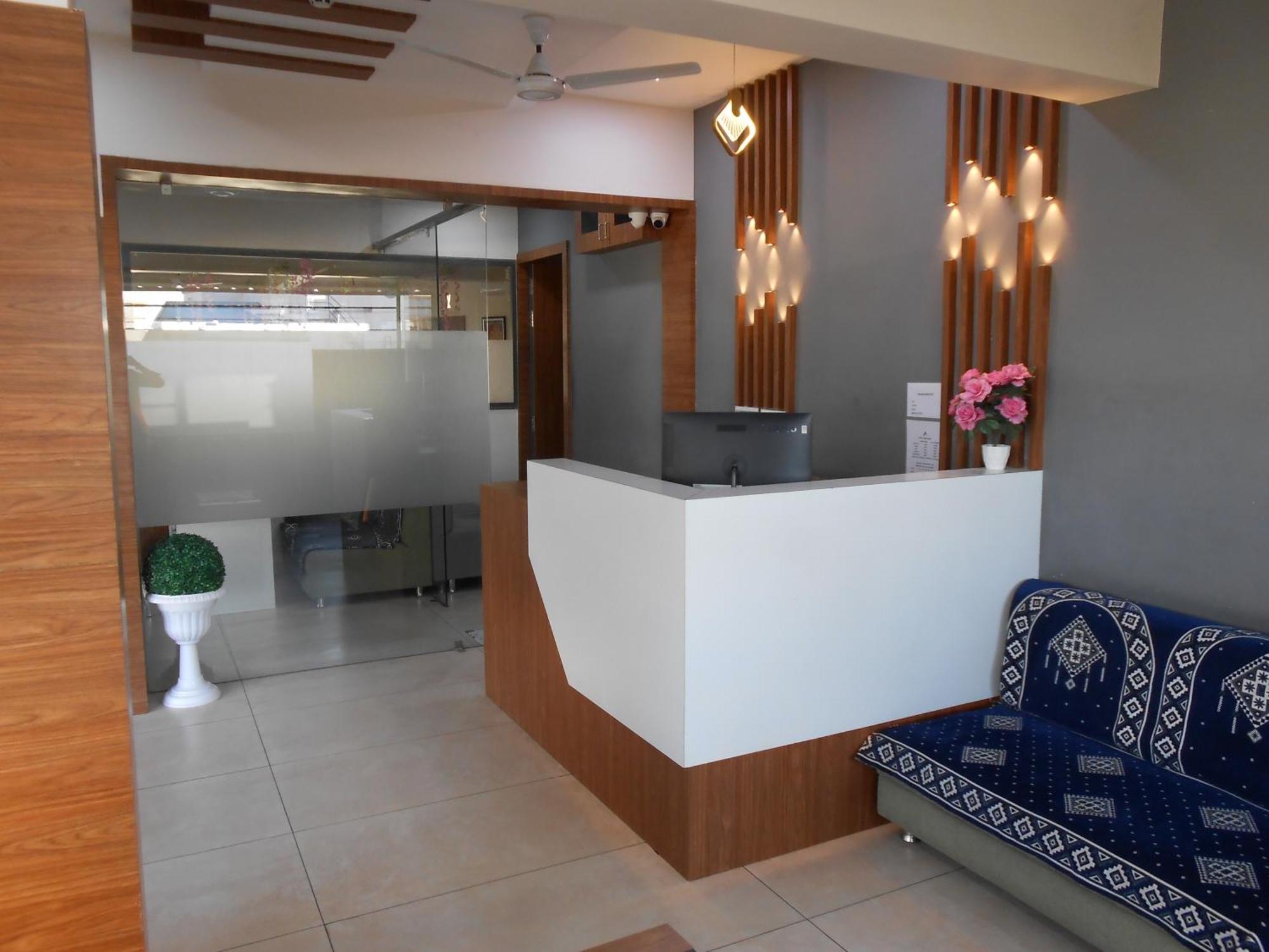 Hotel Crossview Palanpur Buitenkant foto