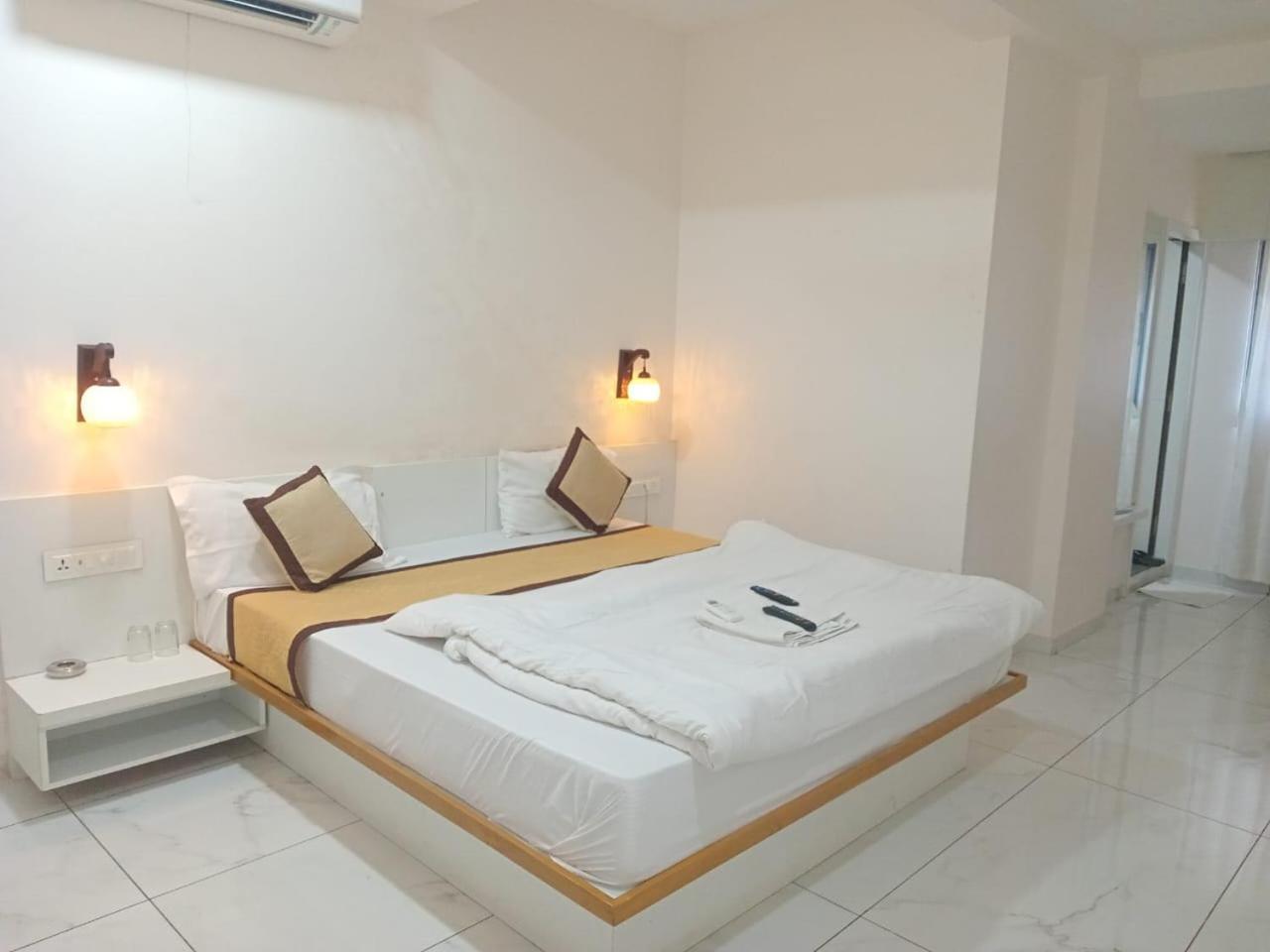 Hotel Crossview Palanpur Buitenkant foto