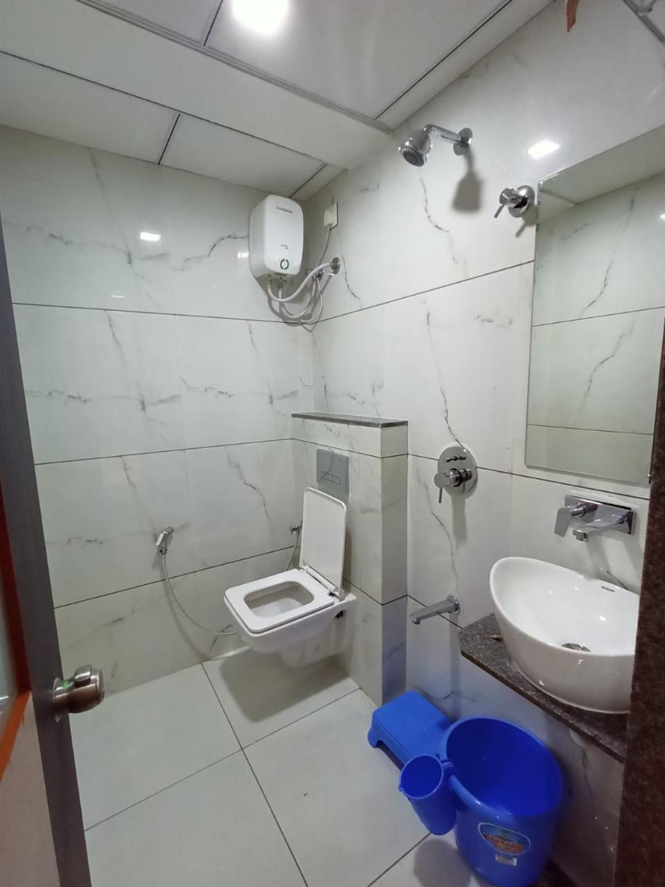 Hotel Crossview Palanpur Buitenkant foto