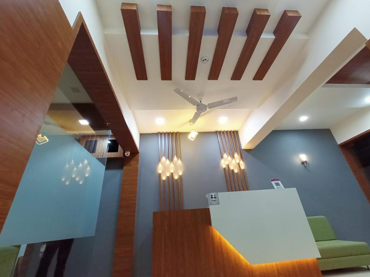 Hotel Crossview Palanpur Buitenkant foto