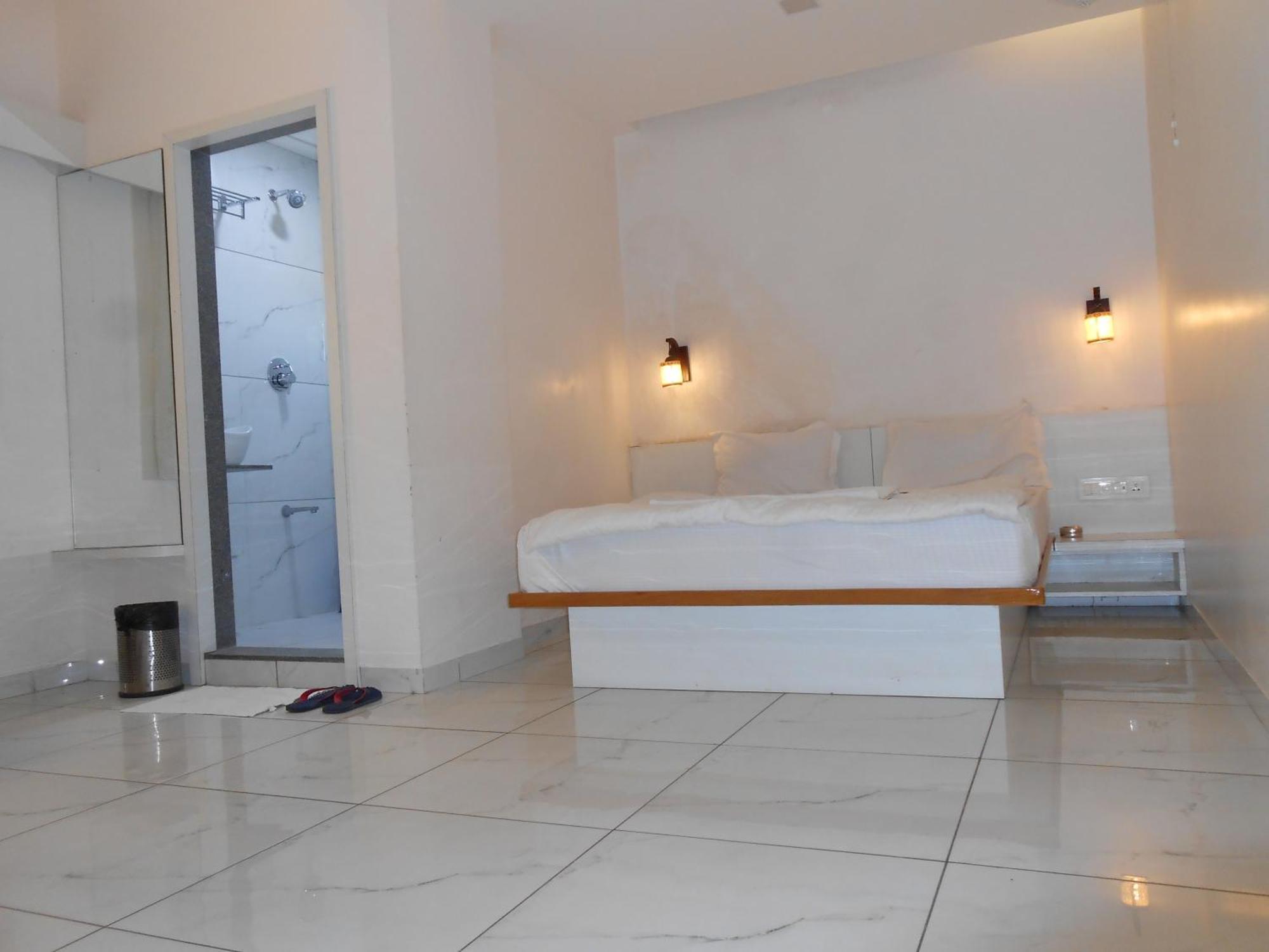 Hotel Crossview Palanpur Buitenkant foto