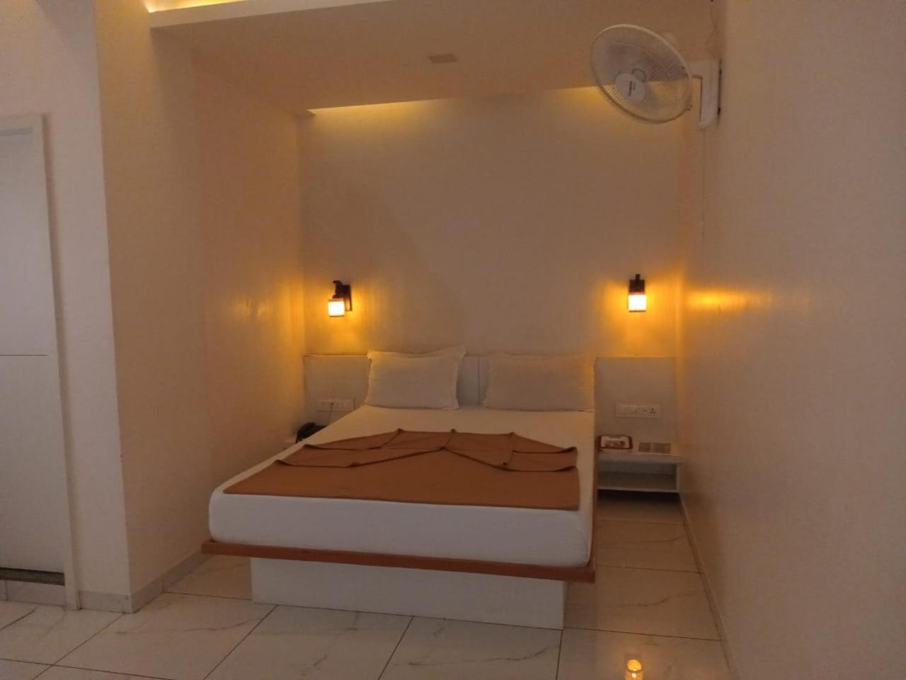 Hotel Crossview Palanpur Buitenkant foto