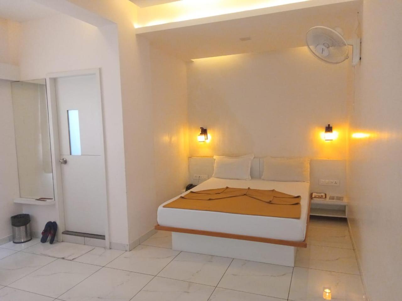 Hotel Crossview Palanpur Buitenkant foto
